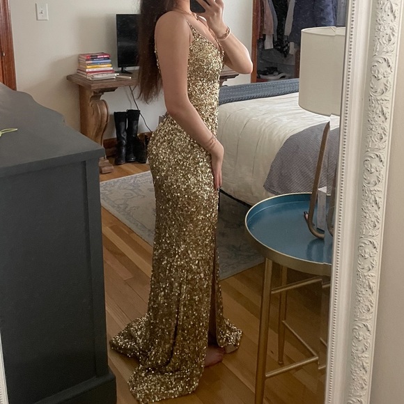 BEAUTIFUL GOLD PROM DRESS - Picture 2 of 3
